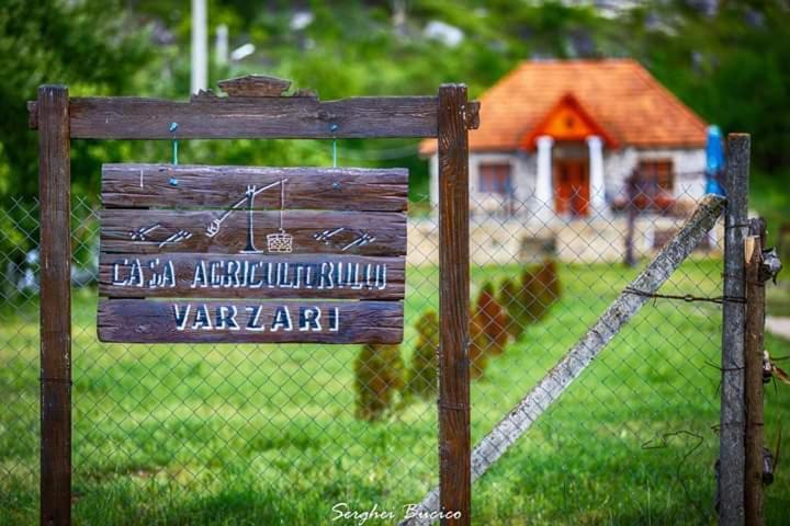 Casa Agricultorului Varzari Butuceny Esterno foto