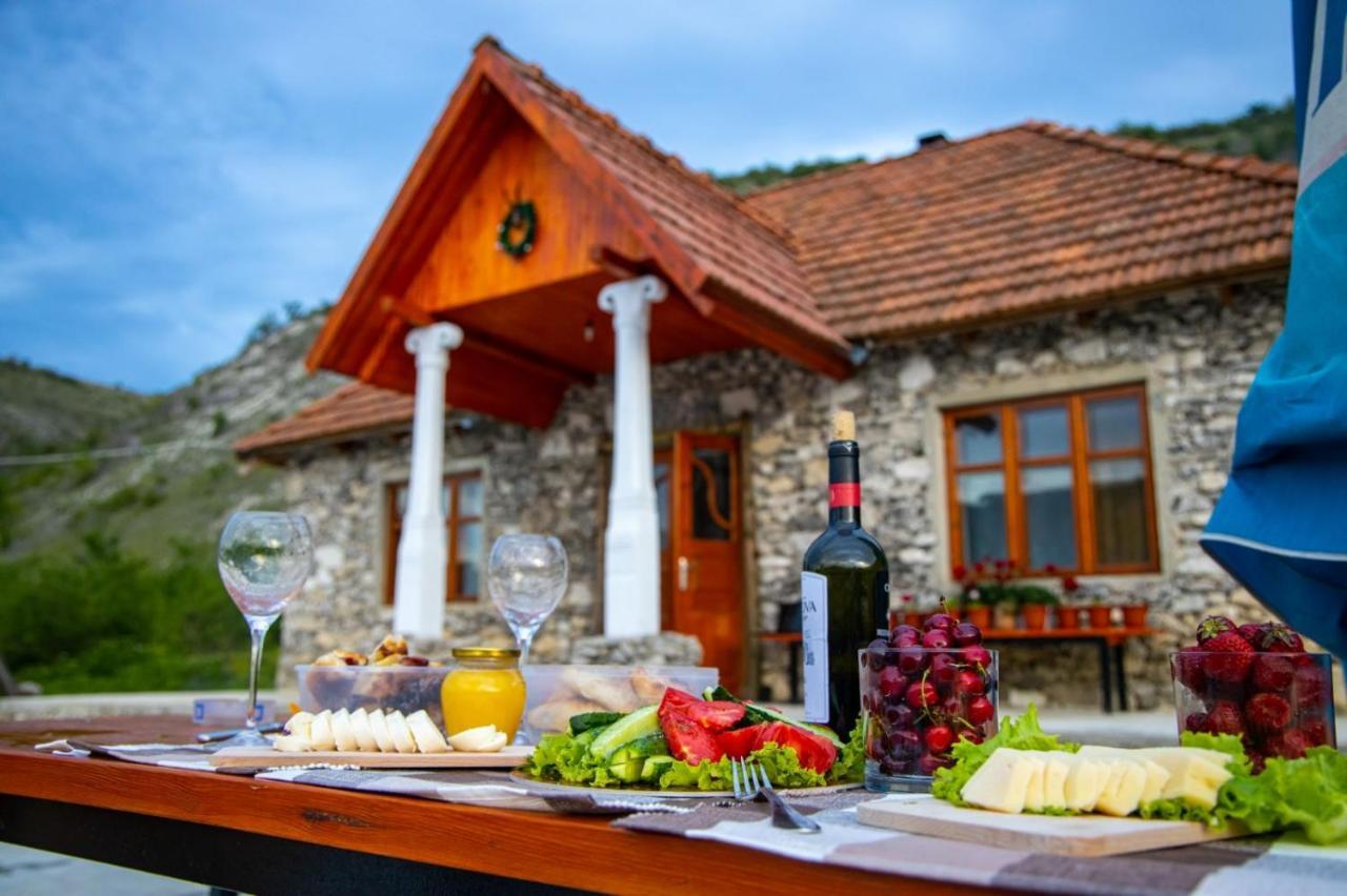 Casa Agricultorului Varzari Butuceny Esterno foto